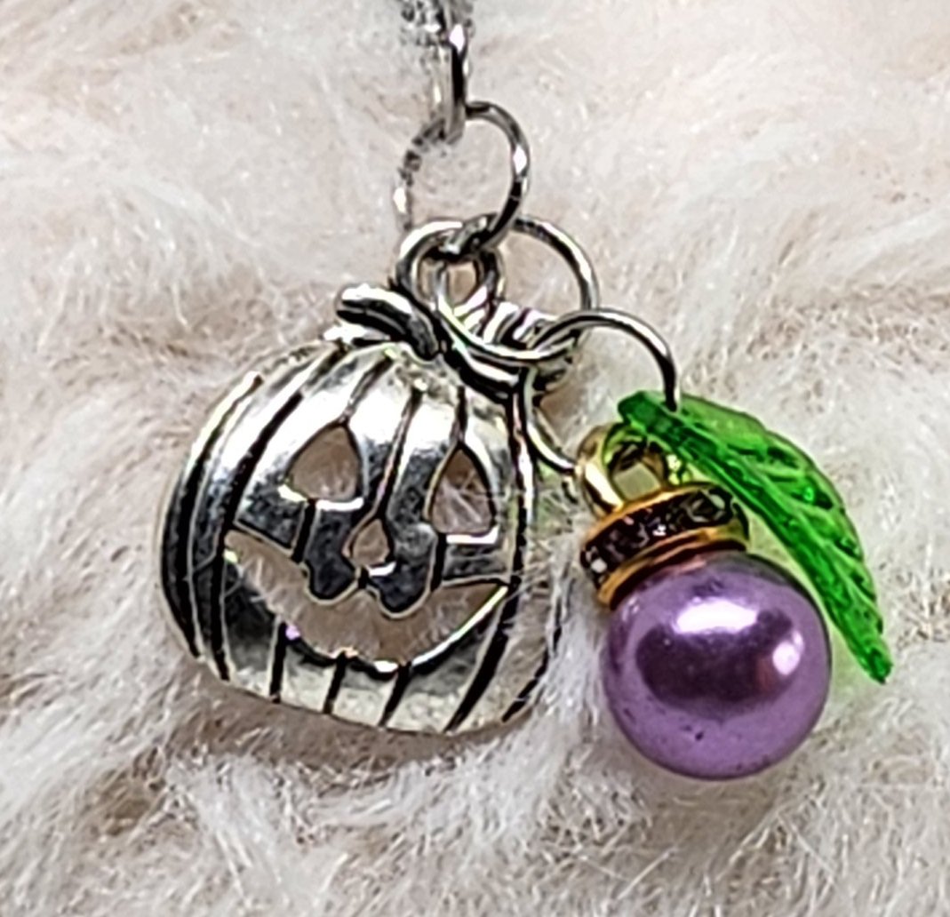 Marque Maille citrouille et son balai ( Halloween).