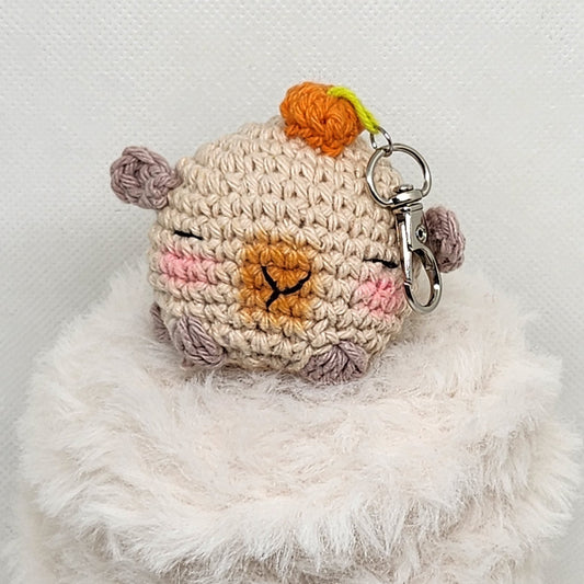 Porte-clé Au Crochet Capybara avec sa citrouille. (Halloween)